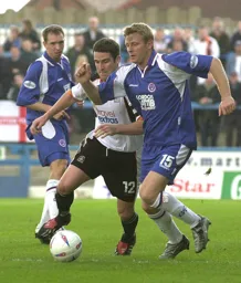 Chris Coyne tussles for the ball with David Reeves