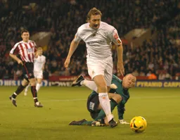 Steven Howard rounds the Sheffield United goalkeeper