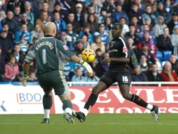 Enoch Showumni nips in