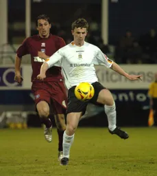 Kevin Foley shields the ball