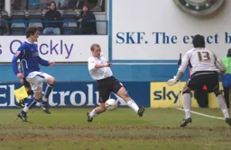 Warren Feeney tries to control the ball watched by the Leicester goalkeeper and a defender