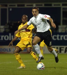 Dean Morgan holds off Frank Sinclair