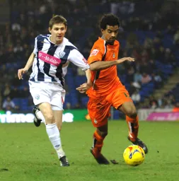 Richard Langley under pressure from Zoltan Gera