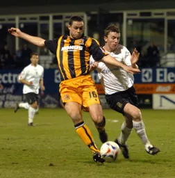 Kevin Foley goes to dispossess Damien Delaney