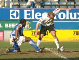Warren Feeney gets past Fabian Wilnis