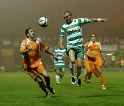 David Bell outjumped by future Luton manager Nathan Jones