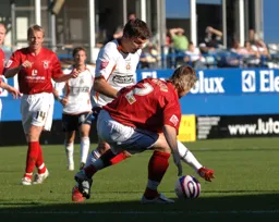 Chris Martin receives the ball in a tight situation