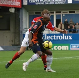 Wayne Adrews protects the ball