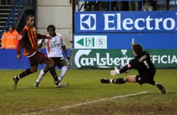 Sunday-Akanni Wasiu goes close