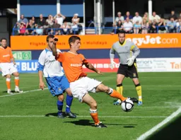 George Pilkington up with the attack tries to keep the ball in play