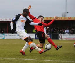 Claude Gnakpa sends in a right wing cross