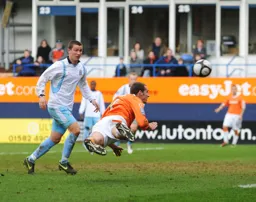 6-0 Liam Hatch completes the scoring with a diving header