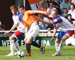 Tom Craddock holds off Paul Terry