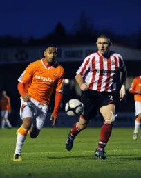 Matthew Barnes-Homer applies the pressure down the Robins wing