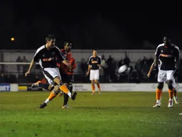 Dan Gleeson getting forward and firing in an attempt