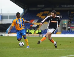 Freddie Murray joins in on the overlap to try and force the issue