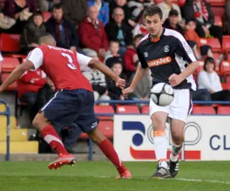Dan Gleeson feeds the ball forward