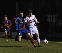 JJ O`Donnell goes on a run down the wing