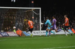 Josh McQuoid levels the score at 1-1