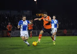 Josh McQuoid gets past Stuart Sinclair