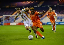 Kazenga LuaLua takes on his opponent