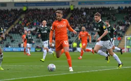 Andrew Shinnie going on a surging run