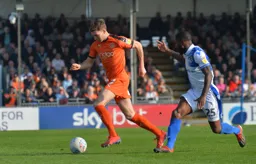 Jack Stacey runs down the wing
