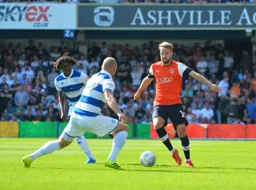 Andrew Shinnie tries to start an attack, Toni Leistner is in his way