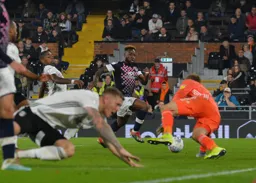 Kazenga LuaLua about to make it 3-2 in the 90th minute to set up a grandstand finish