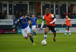 Kazenga LuaLua gets the beating of Maxime Colin