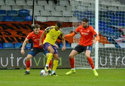 Tom Lockyer and Sonny Bradley close down Frazier Campbell