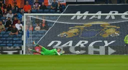 Simon Sluga pulls off a great stop