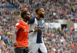 Fred Onyedinma alongside Kyle Bartley