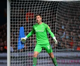 Simon Sluga barking instructions to his defence