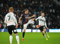 Glen Rea controlling the ball in the middle of the park
