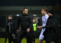 Luke Berry in deep discussion with Nathan Jones while going off at half time