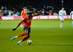 Elijah Adebayo about to cut inside