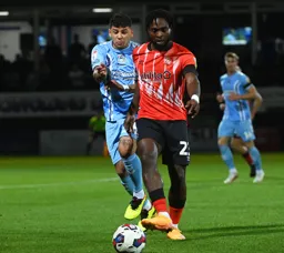 Fred Onyedinma moves away from Gustavo Hamer