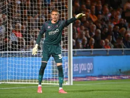 Ethan Horvath organises the defence