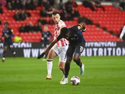 Elijah Adebayo trys to get away from Morgan Fox