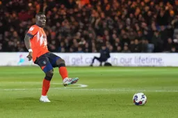 Marvelous Nakamba with a measured pass