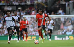 Tahith Chong moving towards the Fulham goal