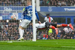 Carlton Morris flying header