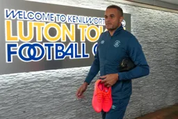 Carlton Morris arrives at the ground