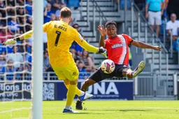Reuell Walters attempts to charge down Will Norris`s clearance