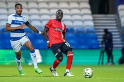 Marvelous Nakamba lays the ball off