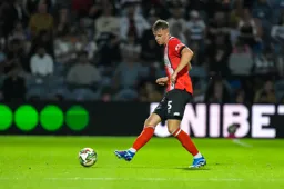 Mads Andersen lays the ball off