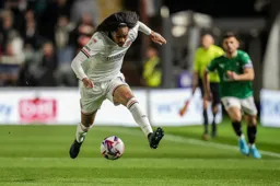 Tahith Chong gets his head down