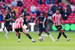 Victor Moses goes between two Blades