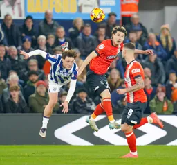Daiki Hashioka wins a header in midfield